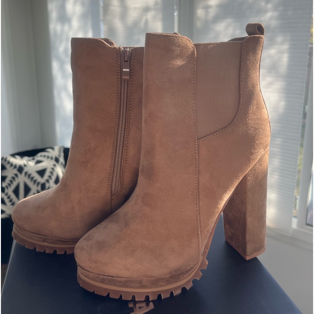 New. Faux suede bootie color Taupe Sz 8.5